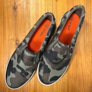 Cat & Jack Boy’s Slip On Sneakers Shoes